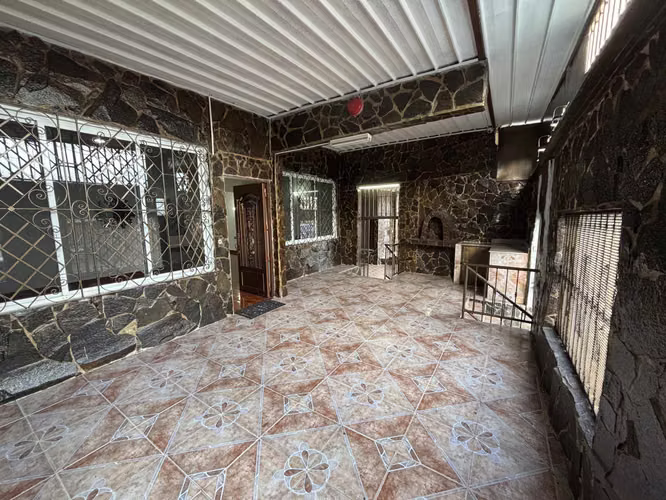 Propiedad Única en Betania Dos Casas Independientes Venta Plus