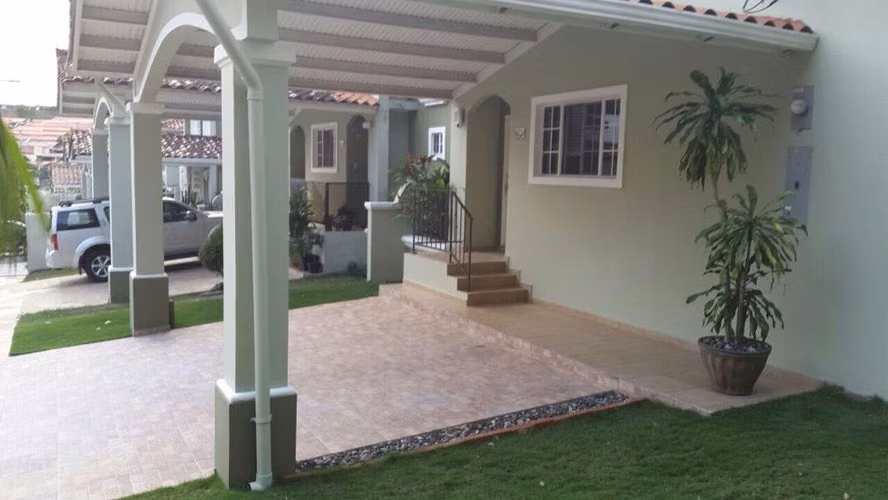 Vendo casa en Villa Lucre residencial cerrado