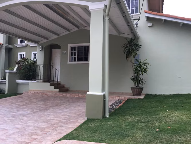 Vendo casa en Villa Lucre residencial cerrado