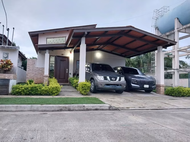 EN VENTA – CASA 148 m² | Residencial Vista Verde, Sala doble altura
