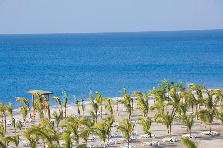 Apartamento Amoblado con Vista Parcial al Mar en Playa Blanca
