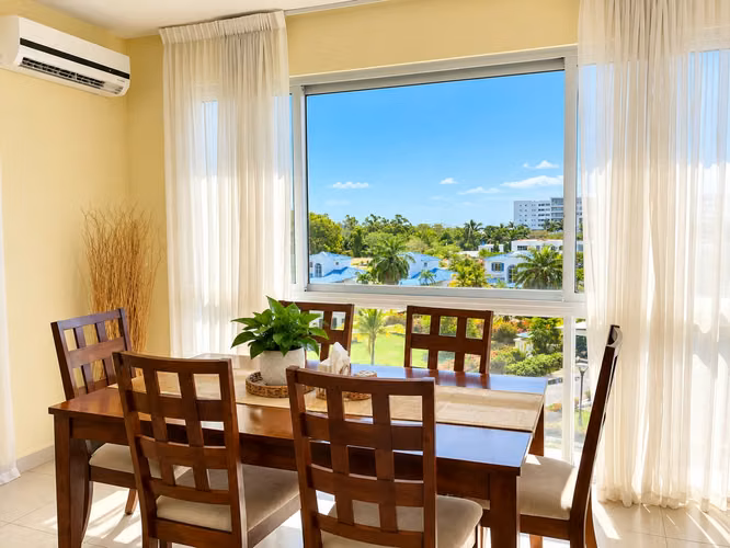 Apartamento Amoblado con Vista Parcial al Mar en Playa Blanca
