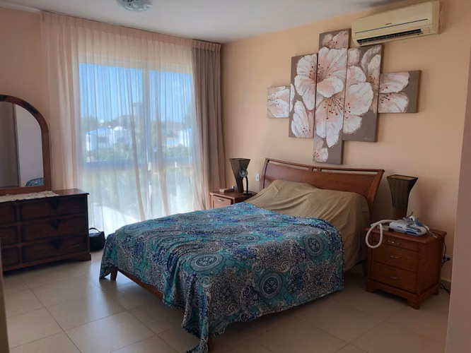 Apartamento Amoblado con Vista Parcial al Mar en Playa Blanca