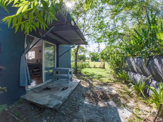 Propiedad de 2.000m² con acceso al río y casa de huéspedes en Cochea