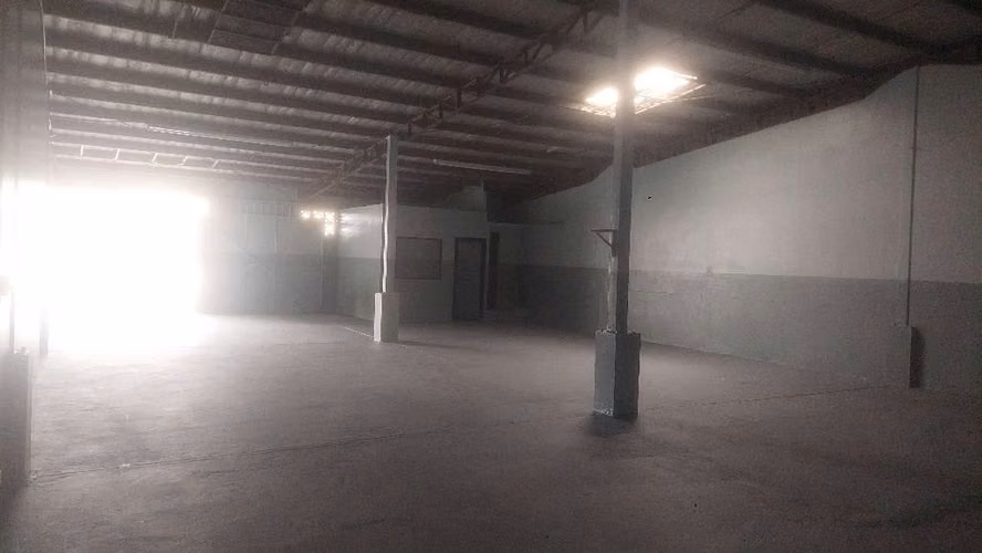 Se alquila Galera en vía principal - Imagen 5