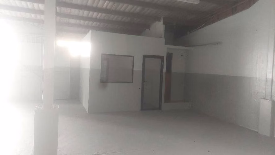 Se alquila Galera en vía principal - Imagen 2