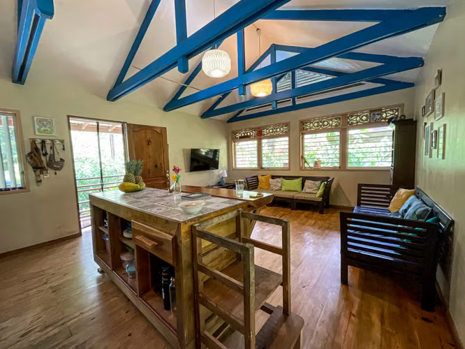 BEACH HOUSE FOR SALE ISLA COLON BOCAS DEL TORO