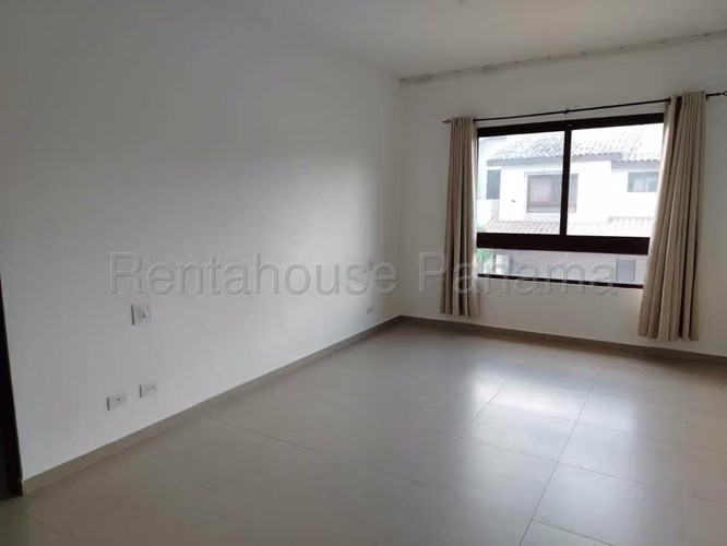Venta de Casa en Brisas del Golf Gardenias Mts2: 171 PD