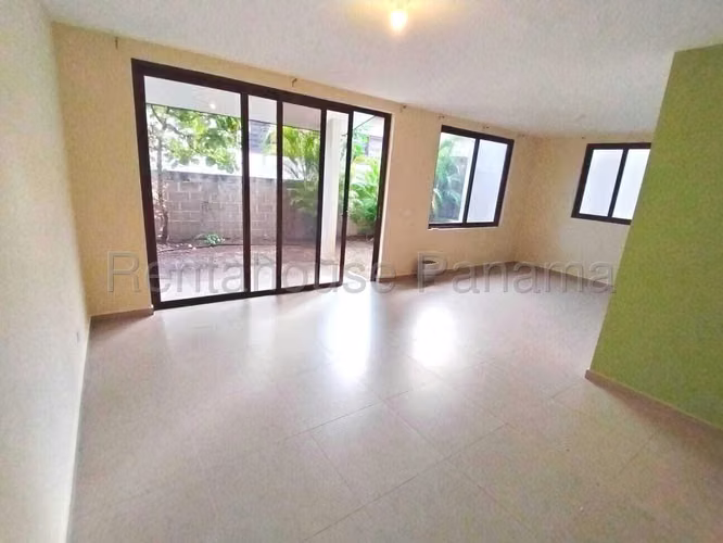 House for sale in Brisas del Golf Gardenias, 171 sq m.