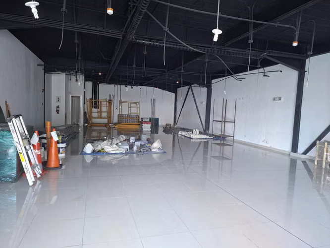 SE ALQUILAN MODERNOS LOCALES COMERCIALES EN BELLA VISTA