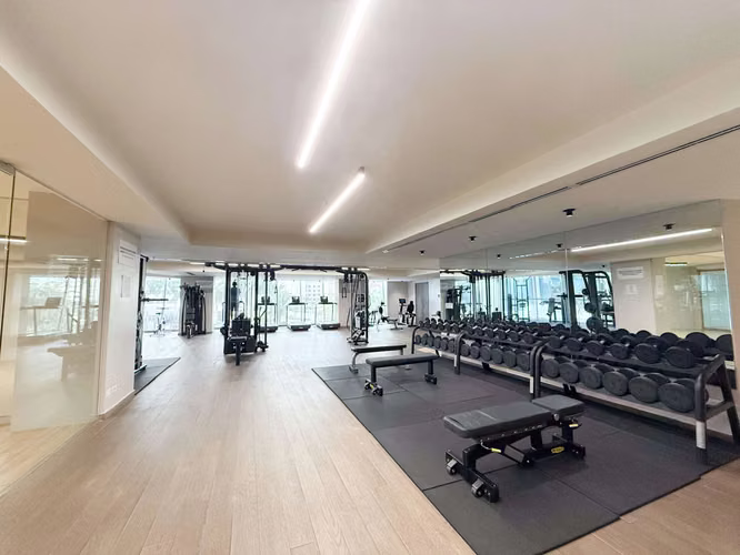 Amplio Apartamento de 2 Recámaras con Vistas a la Ciudad y al Océano en Grand Tower