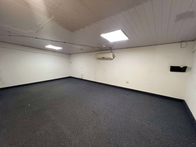 SE ALQUILA LOCAL COMERCIAL DOS PISOS – CONDADO DEL REY