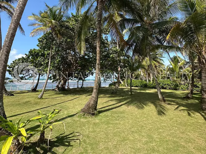 Venta y Alquiler Espectacular Casa de Playa Frente al Mar | Palenque, Colón | Con Piscina
