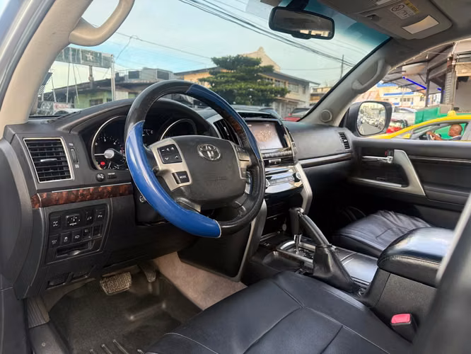 Toyota Land Cruiser 
