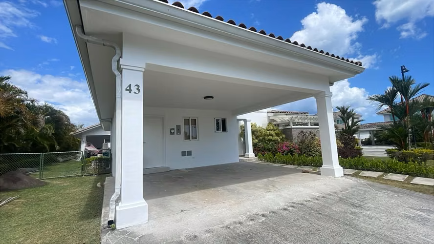 Se vende casa en Miraflores Playa Bijao Coclé Antón  $950,000 - Imagen 2