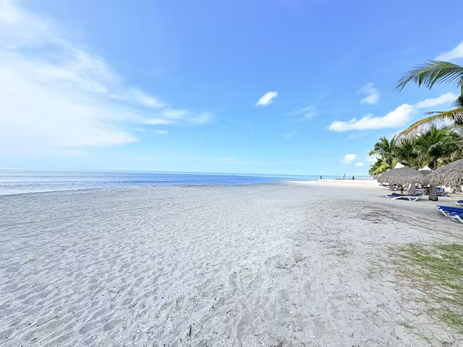 VENTA DE APARTAMENTO EN PLAYA CARACOL- VENTANAS