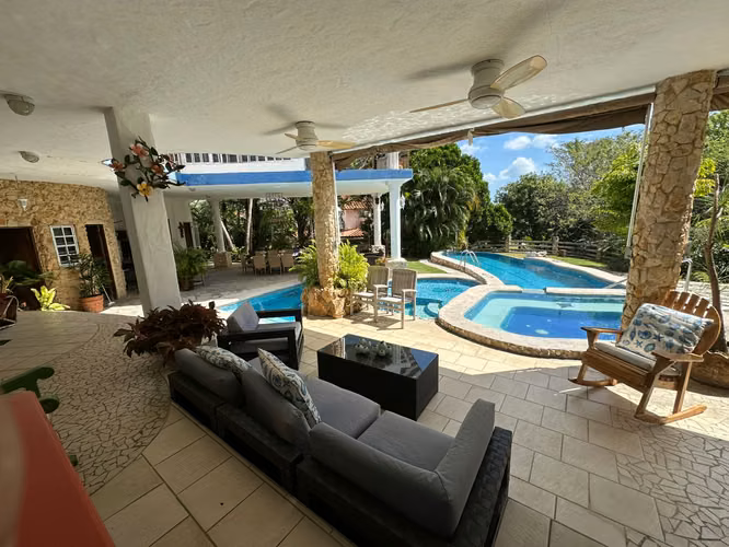 Venta de Casa en San Carlos, Punta Barco Resort, 3,359m2 de terreno y 957m2 de construcción