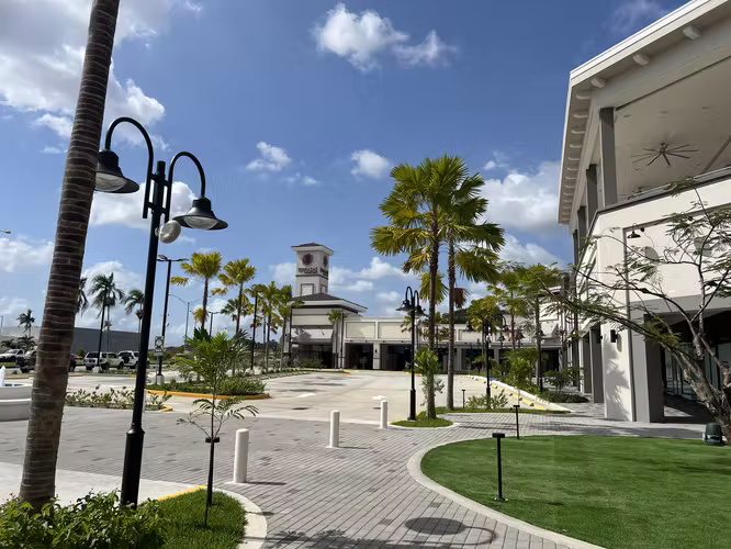 SE VENDEN LOCALES COMERCIALES – TERRAZAS DE COSTA VERDE CON CONTRATO DE ALQUILER VIGENTE A 5 AÑOS
