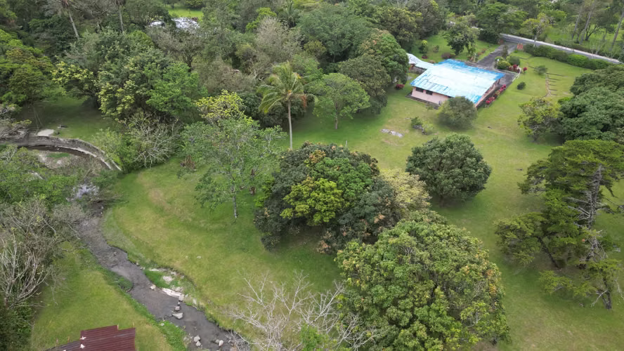 Venta de Terreno con Casa en El Valle de Antón, 11,100m²