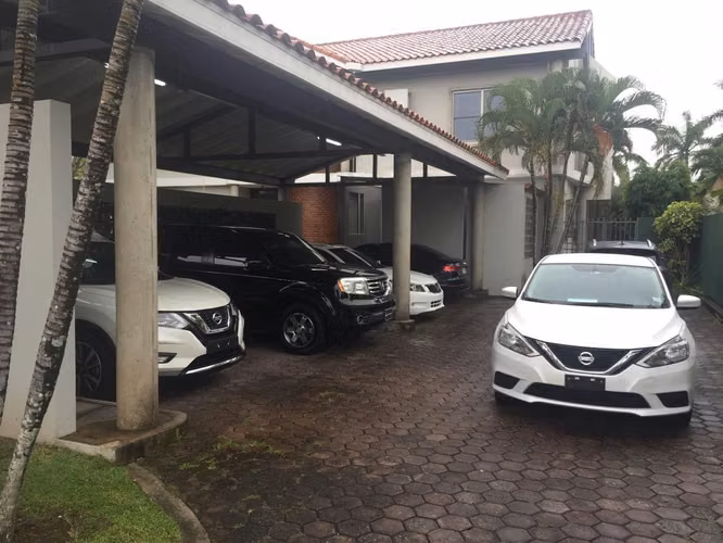 Vendo Maravillosa Casa en Las Begonias, Costa Del Este 22-6613GG