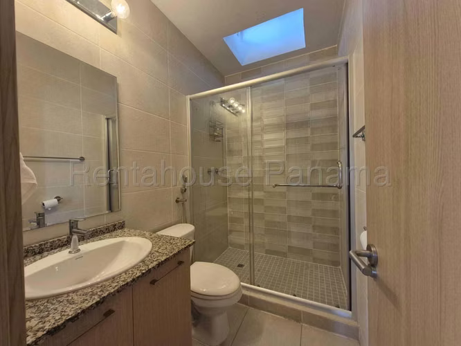Vendo Hermosa Casa Dúplex en Vallarta, Brisas del Golf 26-4450GG