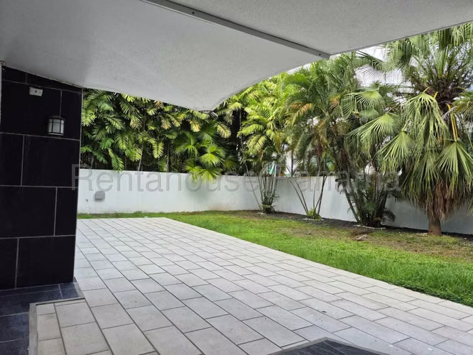 Vendo Hermosa Casa en Costa Esmeralda, Costa Sur 25-5919GG