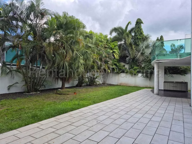 Vendo Hermosa Casa en Costa Esmeralda, Costa Sur 25-5919GG