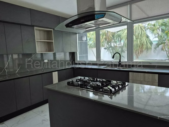 Vendo Hermosa Casa en Costa Esmeralda, Costa Sur 25-5919GG