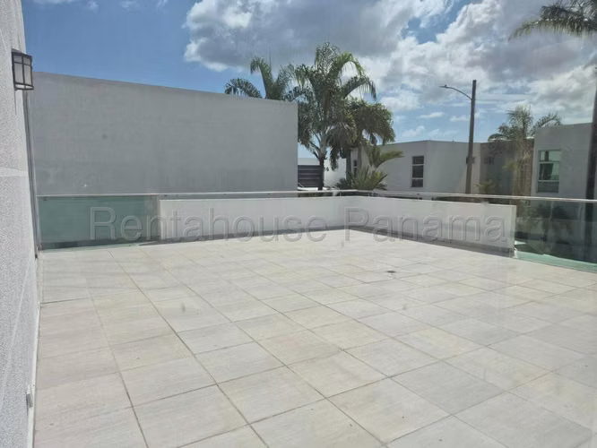Vendo Hermosa Casa en Costa Esmeralda, Costa Sur 25-5919GG