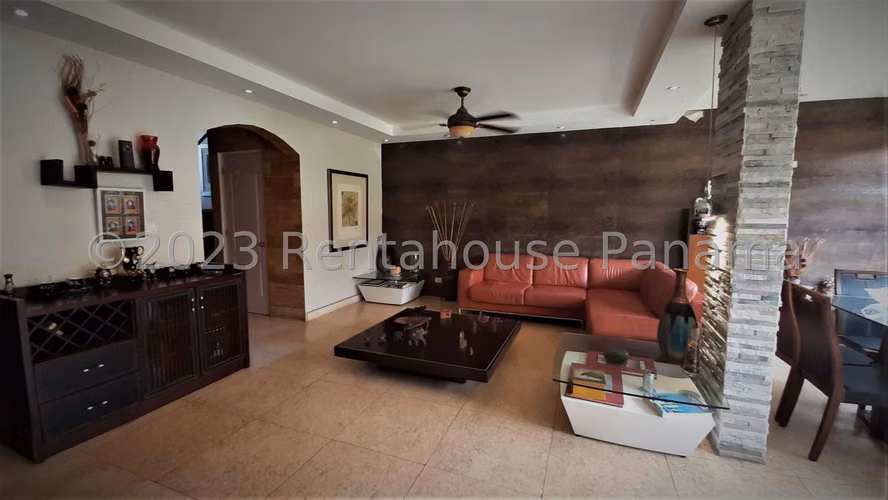Vendo Espectacular Casa en Versalles 23-8141GG