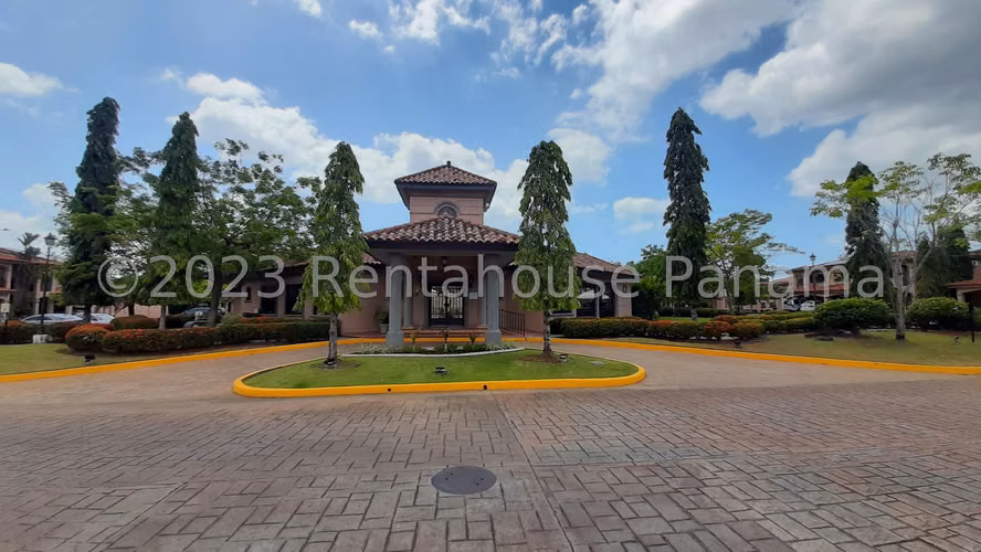 Vendo Espectacular Casa en Versalles 23-8141GG