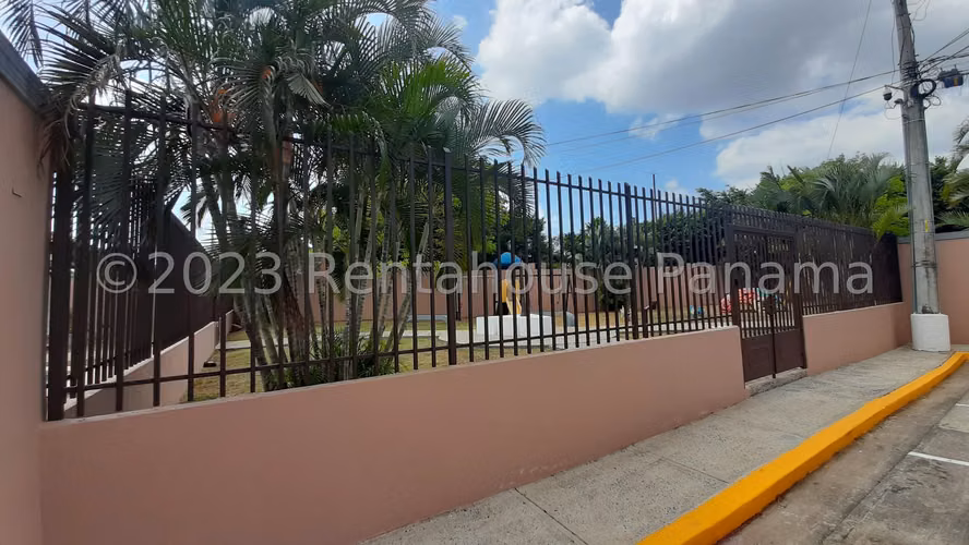 Vendo Espectacular Casa en Versalles 23-8141GG