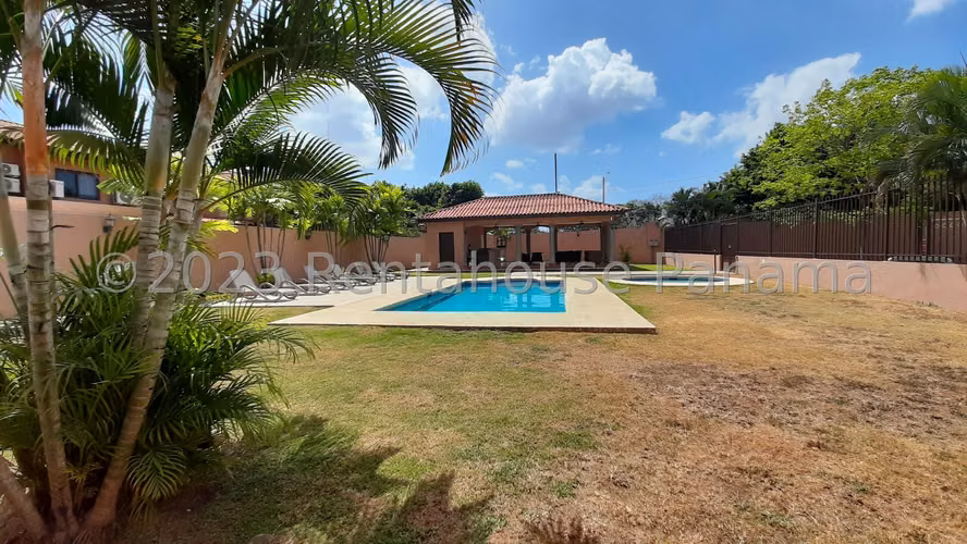 Vendo Espectacular Casa en Versalles 23-8141GG
