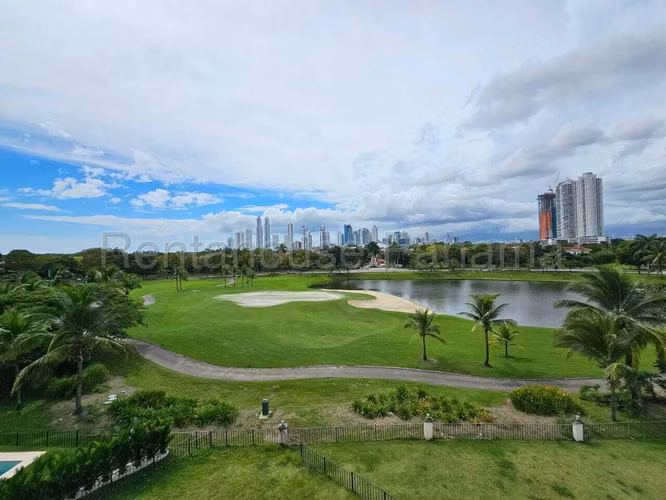 Vendo Espectacular Apartamento en PH Pinnacle, Santa María 26-4556GG