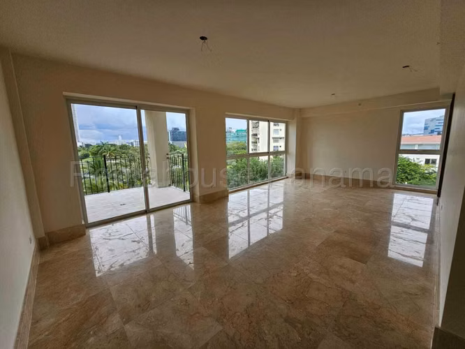 Vendo Espectacular Apartamento en PH Pinnacle, Santa María 26-4556GG