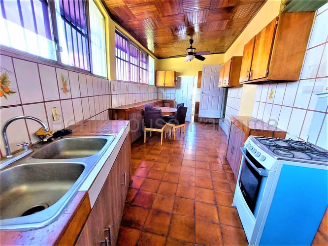 Vendo Casa Amplia en Betania 26-4681GG