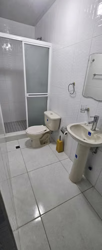 está lista para darle la bienvenida a su nuevo hogar: casa de 3 habitaciones y 2 baños.