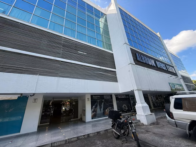 Banco vende 10 Oficinas en P.H. Albrook Office Center (SG)