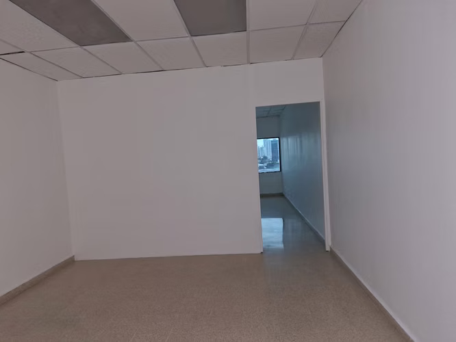 OFICINAS 47 MTS / DISPONIBLES $ 600.00 / UN MES GRATIS