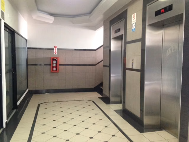 DISPONIBLE OFICINA 37 MTS / EDIFICIO PLAZA AVENTURA -EL DORADO