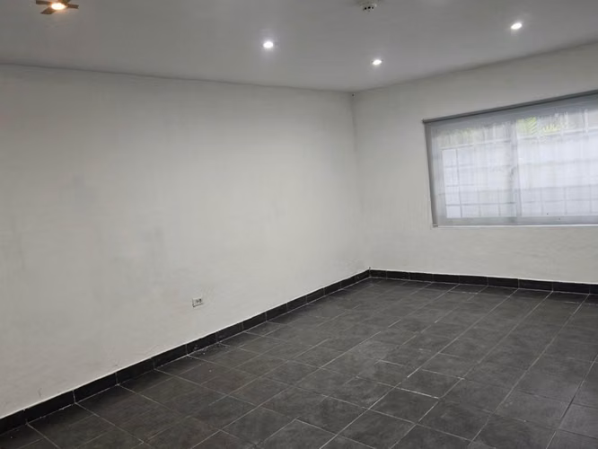 ALQUILER DE CASA DUPLEX EN OBARRIO (13)