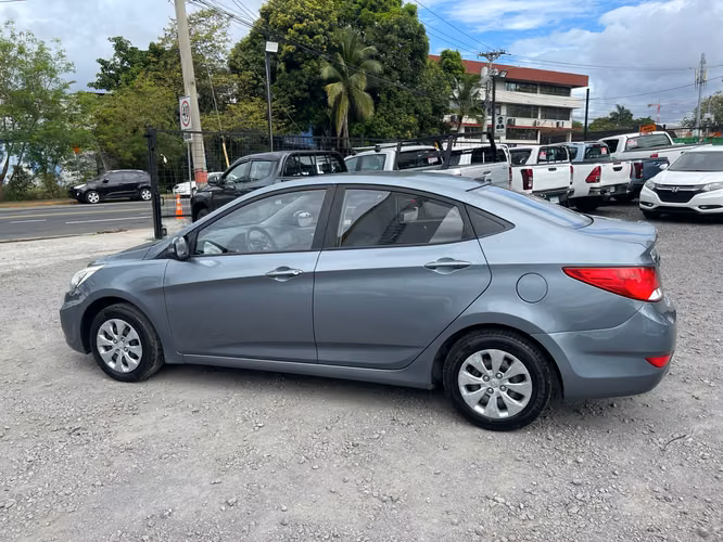 HYUNDAI ACCENT 2018 AUTOMATICO