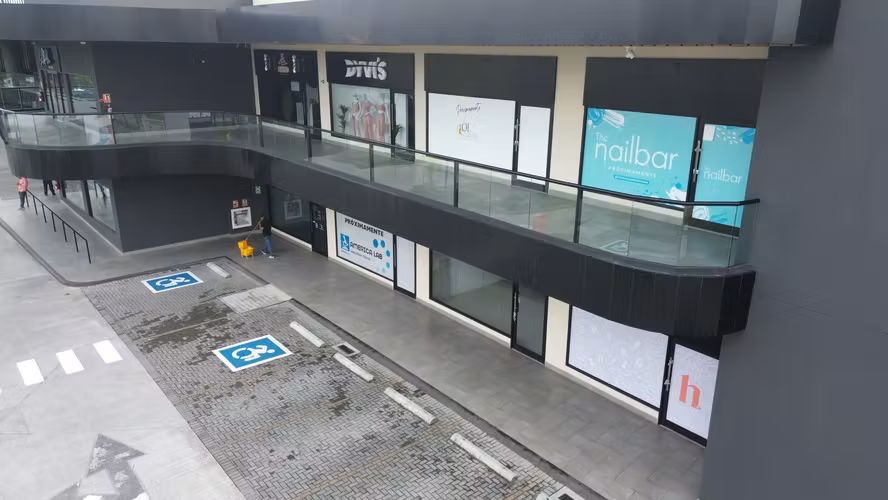 Oportunidad Comercial en Paseo Del Norte, Brisas del Golf