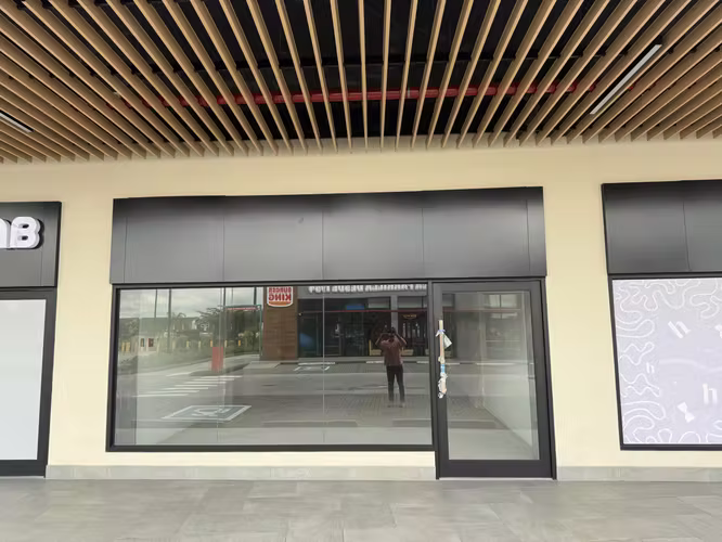 Oportunidad Comercial en Paseo Del Norte, Brisas del Golf