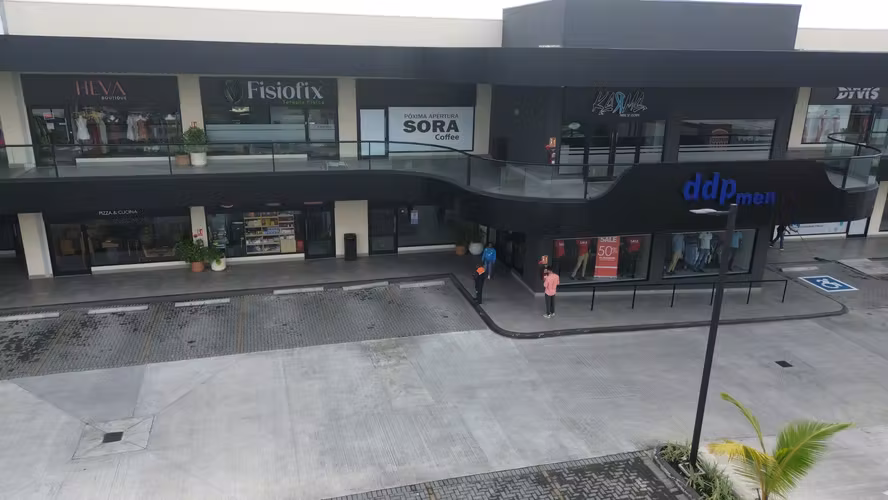 Oportunidad Comercial en Paseo Del Norte, Brisas del Golf