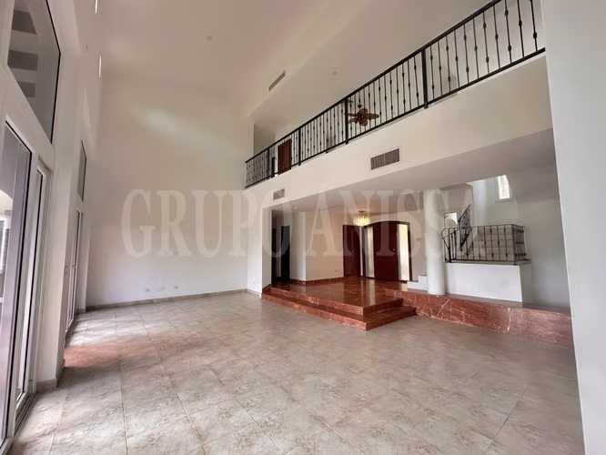 OPORTUNIDAD! Se vende Amplia Casa en Tucán Country Cocoli - Imagen 3