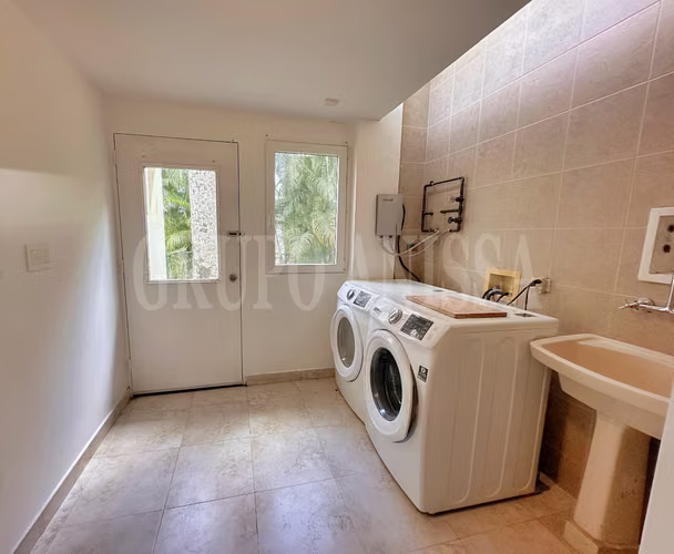 OPORTUNIDAD! Se vende Amplia Casa en Tucán Country Cocoli - Imagen 6