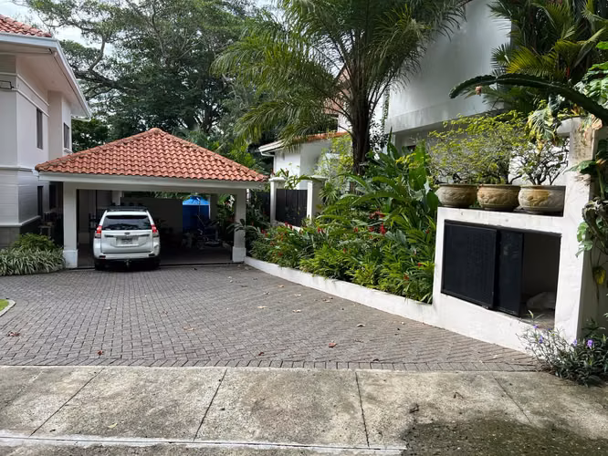 SE VENDE CASA EN RESIDENCIAL CAMINO DE CRUCES, DORADO