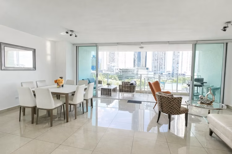 PH Sevilla - 188 m² bien distribuidos | PH consolidado | $324,000