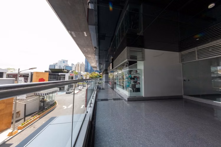 Alquiler Local Comercial Street Mall Frente Multiplaza